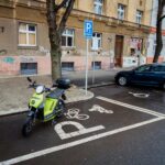 Na Praze 7 se rozšiřuje síť parkovacích stání pro kola, skútry a motorky